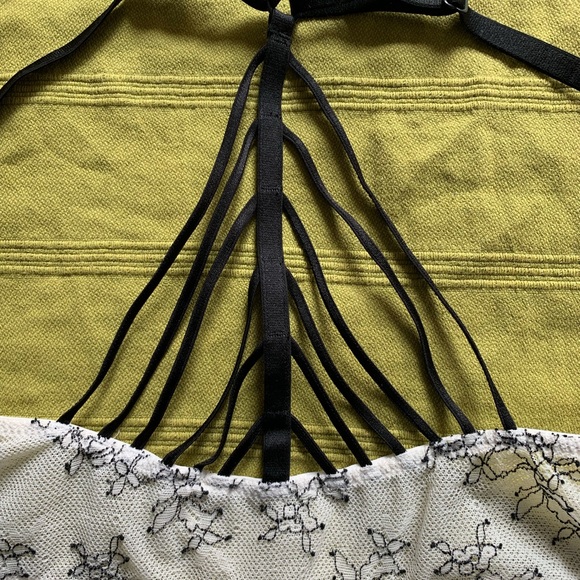 34 DD Victoria’s Secret Lace Bombshell Bra - Picture 3 of 3